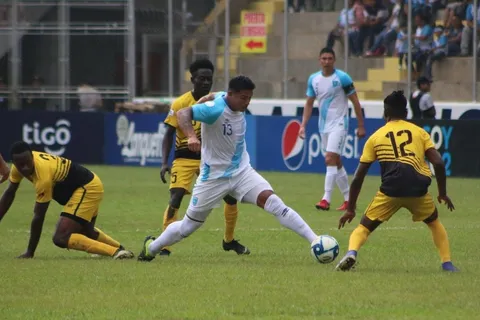 Antes de golear, jugadores de Guatemala mostraron que están con Marco Pappa