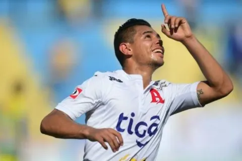 Alexander Larín volverá a jugar en Guatemala