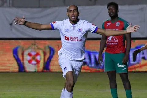 Olimpia venció a Marathón y se puso a un paso del título