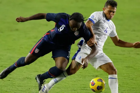 El Salvador recibió una goleada de escándalo ante Estados Unidos