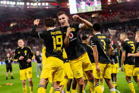 Nico Schlotterbeck tiene contrato hasta 2031 con Borussia Dortmund y es vicecapitán