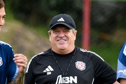 Piojo Herrera recibe una importante noticia. (Getty Images)