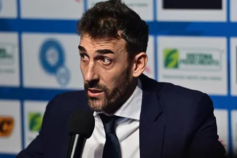 David Dóniga en conferencia de prensa.