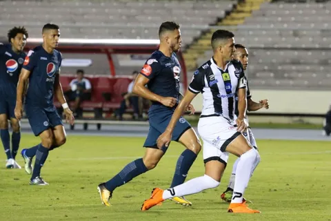 ¿Cuál es el historial de enfrentamientos entre Motagua FC y Tauro FC?