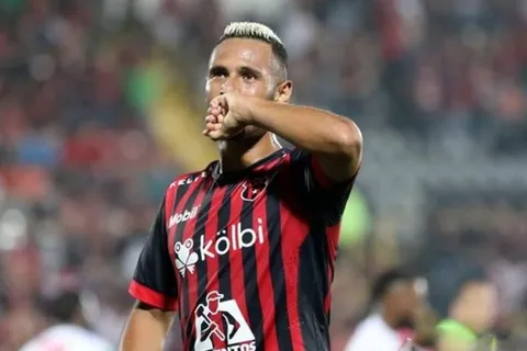 ¿Podría irse? La actualidad de Alex López en Alajuelense