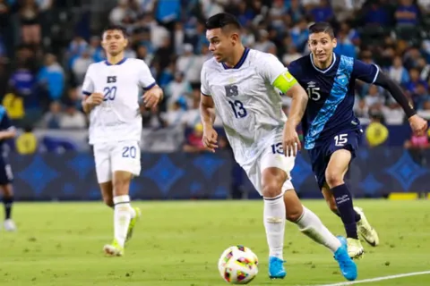 Alexander Larín arremete contra la afición de El Salvador