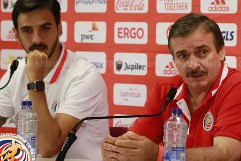 El Machillo se debate entre Colindres y Campbell para el debut