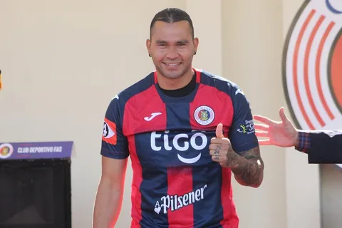 Gullit Peña elogia al fútbol de El Salvador: "Hay mucha exigencia cuando toca jugar"