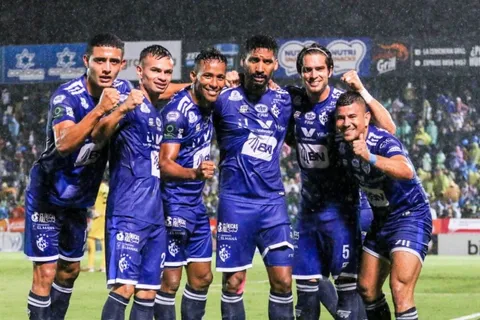 Cartaginés golea y se mantiene con autoridad en zona de clasificación