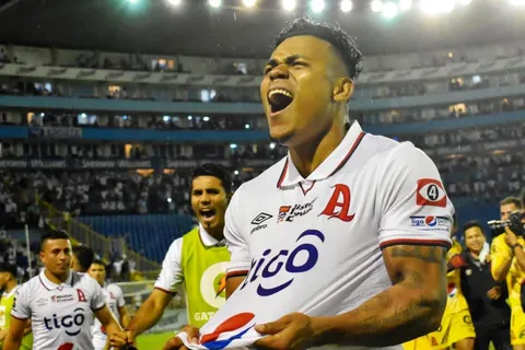 Alianza toma una drástica decisión con Michell Mercado dos días después de haberle renovado contrato