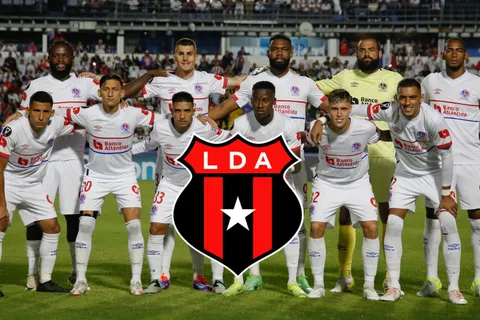No jugarán más con Olimpia: tras ser echado por Alajuelense, se confirma una de las peores noticias para Eduardo Espinel