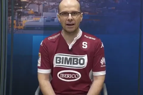 MisterChip se viste de morado y rinde cautivador homenaje a Saprissa
