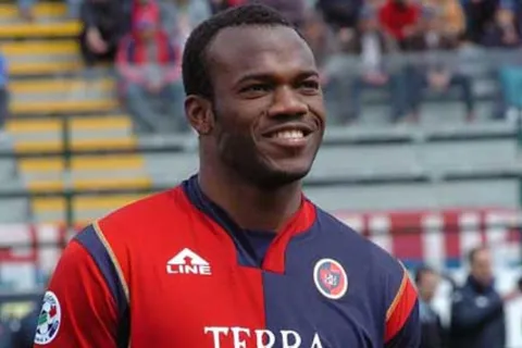 David Suazo volverá a vestir la camiseta del Cagliari