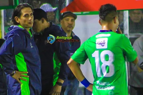 Ronald González aclaró la relación que tuvo con Oscar Santis en Antigua GFC