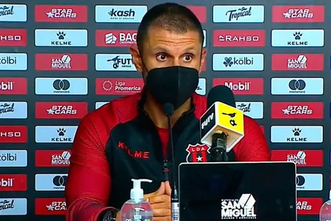 Albert Rudé se pronuncia sobre aficionados que piden su salida del Alajuelense
