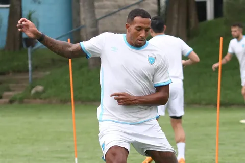 FIFA da respuesta a Guatemala sobre Nathaniel Méndez-Laing