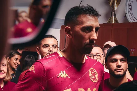 Confirmado por Saprissa: Mariano Torres pone la firma a un hecho histórico para los morados