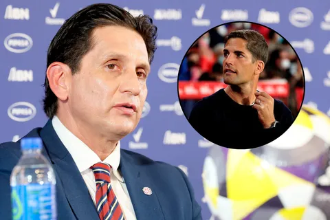 "Pegarme la lotería": la filosa respuesta de Ronald González a Robert Moreno por su reclamo tras ser descartado para La Sele