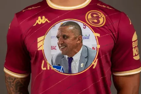 Ya está en Costa Rica: Saprissa recibe la confirmación más esperada sobre el fichaje que Erick Lonnis busca en el exterior