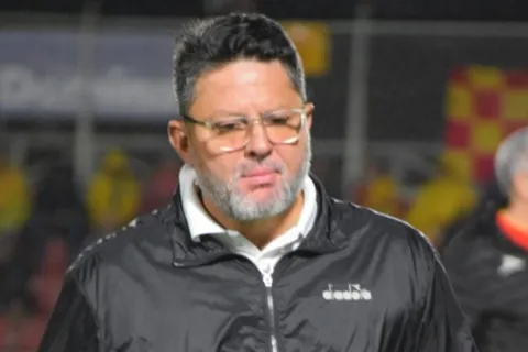 Jafet Soto recibe un duro revés.