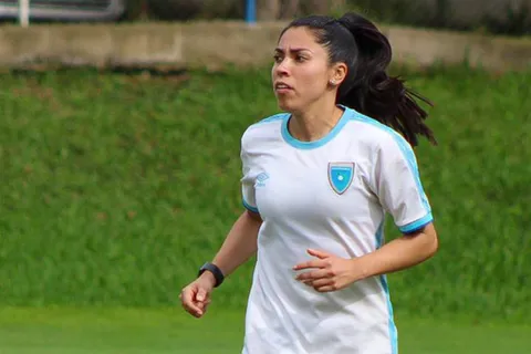 Ana Lucía Martínez crítica la desigualdad en el futbol de Guatemala