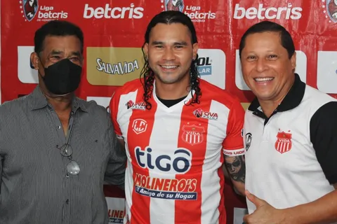 Gullit Peña llega a Honduras con ganas de ser campeón