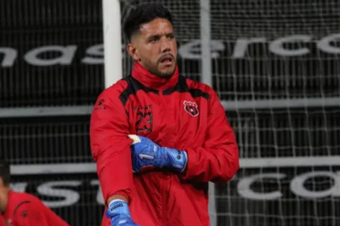 ¿Mensaje a Herediano? Esto dijo Leo Moreira tras destacarse en los penales con Alajuelense