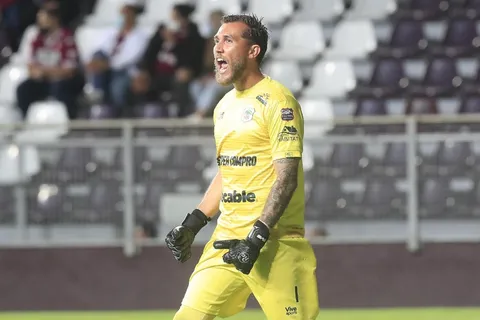 Portero de Herediano anuncia su retiro anticipado del futbol
