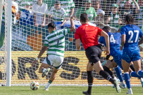 Luis Palma le anota gol a otro grande de la Premier League (Video)