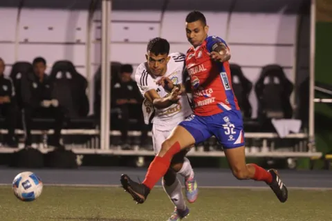 Comunicaciones deja escapar la victoria ante Xelajú MC: Resumen y goles