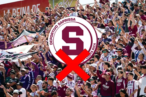 Aficionados de Saprissa en el Clásico Nacional.