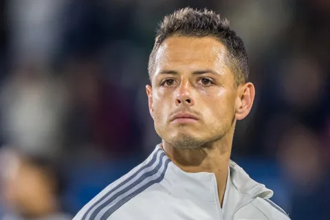 El saludo "a lo tico" de Javier Hernández con Giancarlo González