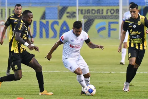 Ninguno saca ventaja en la Final de Grupos