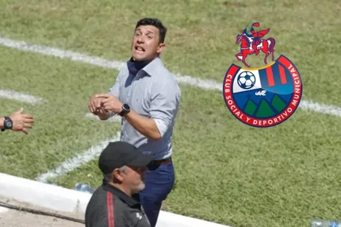 Sebastián Bini recibió fuertes críticas por parte de los aficionados de Municipal en las redes sociales