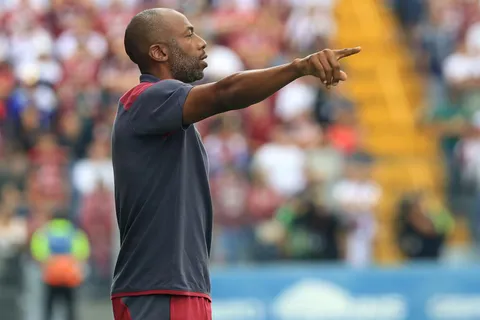 Wanchope borra a un querido por los morados.