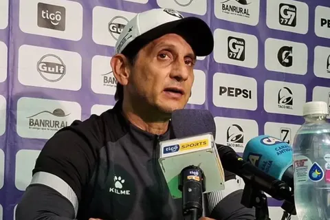 Ronald González hace contundente llamado de atención a los jugadores de Comunicaciones