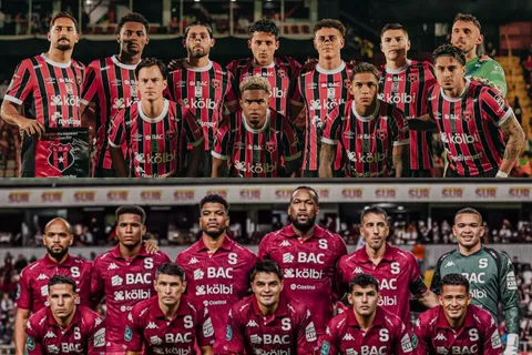 Alajuelense recibe a Saprissa en el Morera Soto.