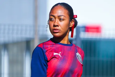 Guatemalteca debuta con Chivas de México