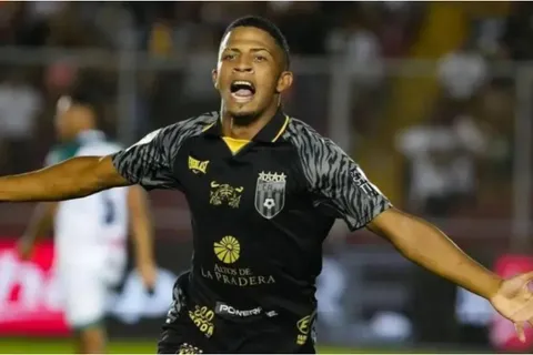 Motagua se refuerza con habilidoso volante panameño pensando en el Clausura 2024
