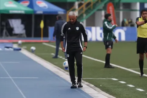 Roberto Hernández se encuentra con gran inconveniente para sacar de la mala racha a Comunicaciones