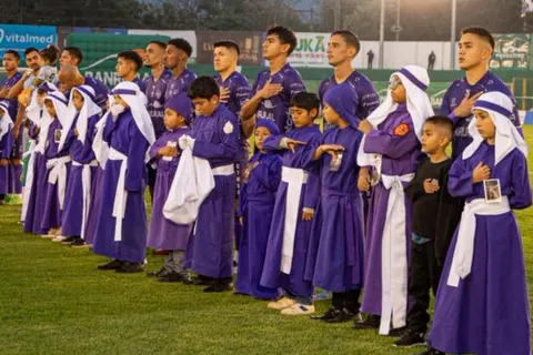 Devoción, cultura y tradición: El significado del uniforme morado de Antigua GFC