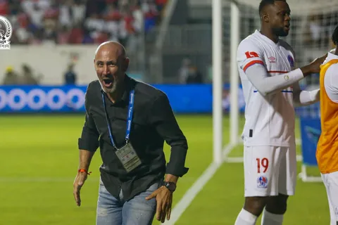 Eduardo Espinel mete presión a Pedro Troglio tras quedar bicampeón con Olimpia