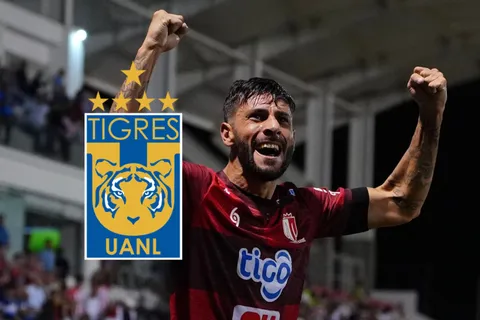 Francisco Grahl festeja su gol ante Tigres.