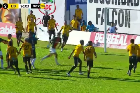 ¡Bochornoso pleito en Costa Rica! Liberia y ADG protagonizaron pelea en partido amistoso (VIDEO)