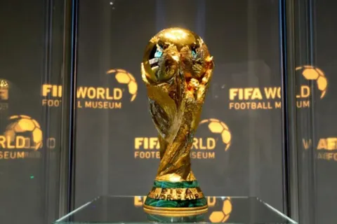 Cuánto pesa la Copa del Mundo en gramos: medidas, materiales y valor del trofeo