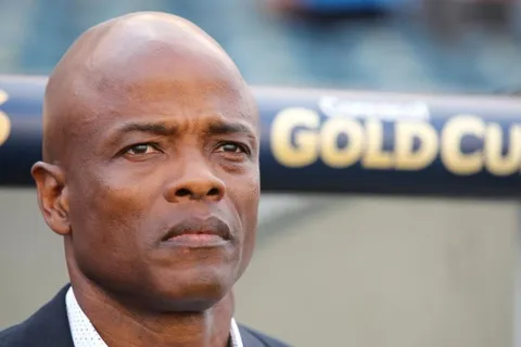 Informan que Julio Dely Valdés no seguirá como DT de Selección Panamá