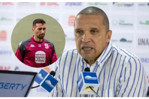Todo Saprissa consternado con lo que reveló Erick Lonnis sobre el retiro de Mariano Torres tras la renovación: "Es lo que él quiere"