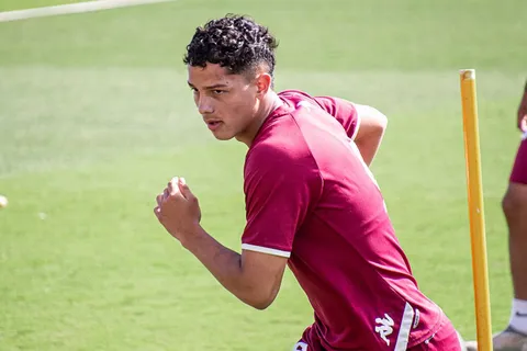 saprissa-warren madrigal-entrenando