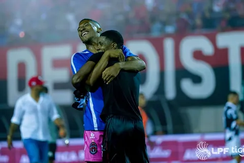 Sporting de SM y Tauro FC igualan sin goles y los "Rojinegros" avanzan a la final por el global