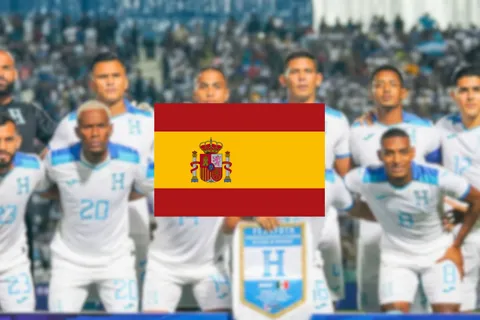 Bandera de España al frente y la Selección de Honduras de fondo.